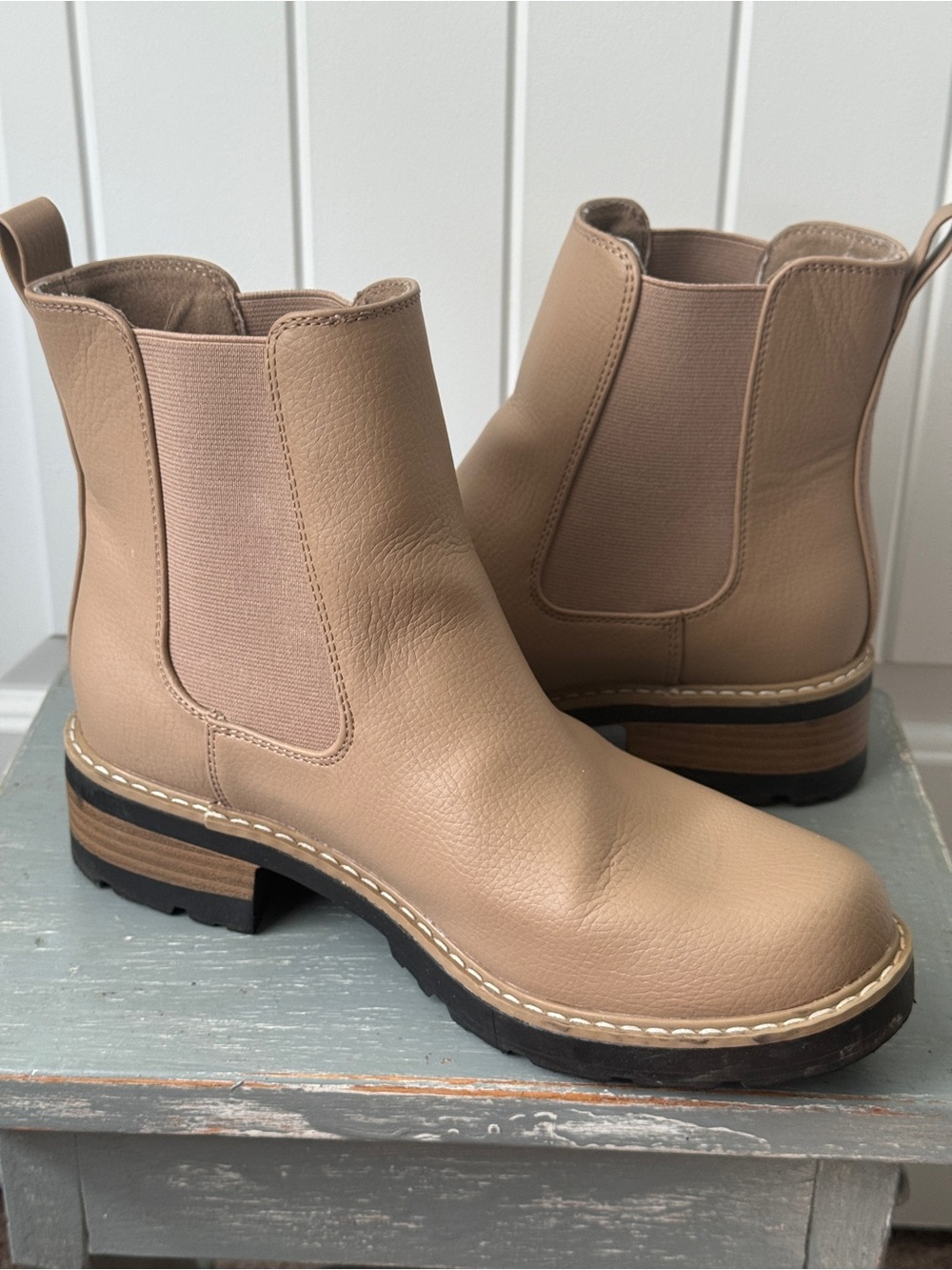 Universal Thread Women's Chelsea Boots Size 8 - Picture 2 of 9